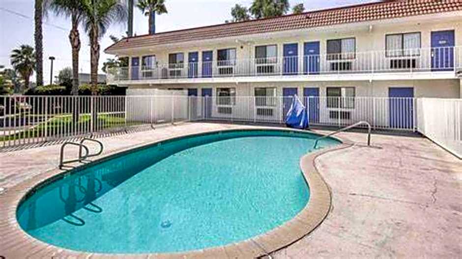 Motel 6 Lake Elsinore, CA