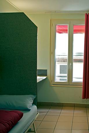 Bed in 3 mixed dorm with shared bathroom