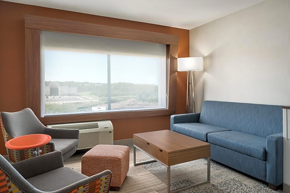 Holiday Inn Express & Suites Duluth North - Miller Hill, an IHG Hotel
