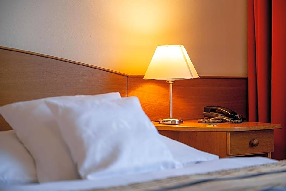 April hotel Panorama