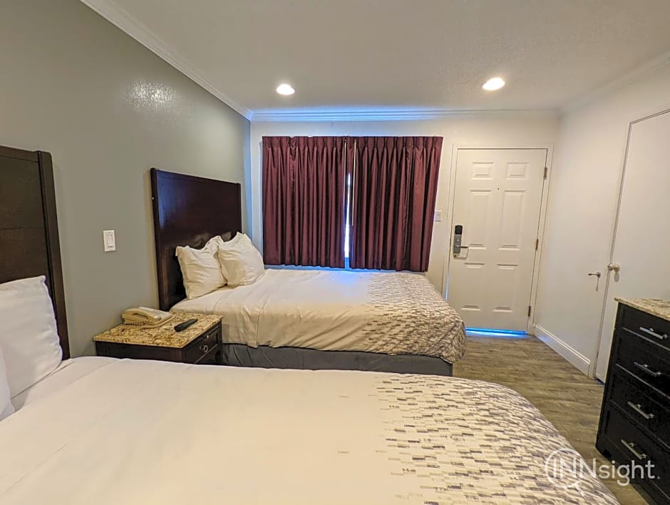 Deluxe Inn