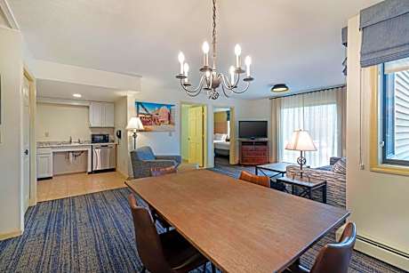 Queen Suite with Two Queen Beds - Mobility Access/Non-Smoking