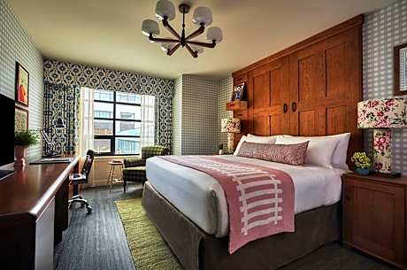 Graduate King Room