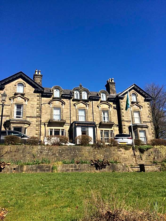 B/W Plus Buxton Lee Wood Hotel