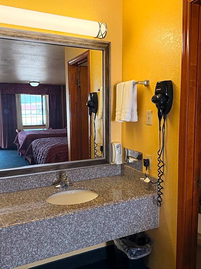 Royal Inn Pearsall