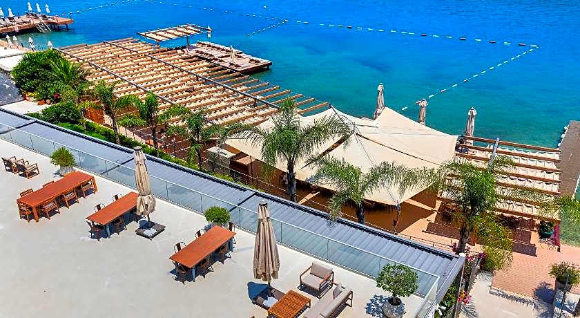 Mare Deluxe Residences  & Villas