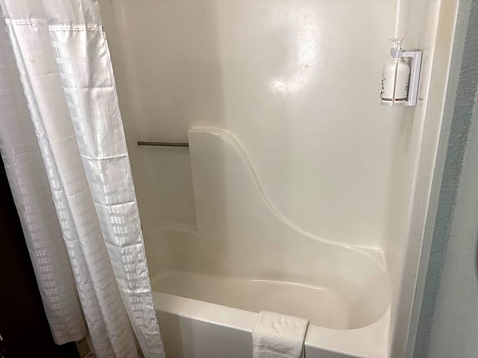 Wingate by Wyndham Livonia