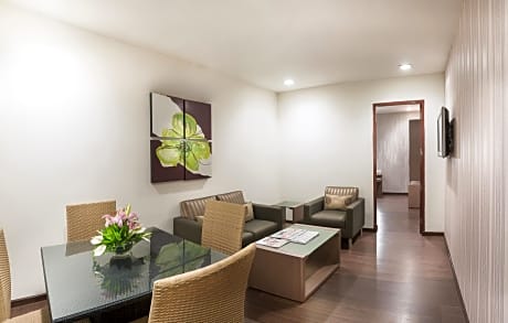 Suite with Kitchenette