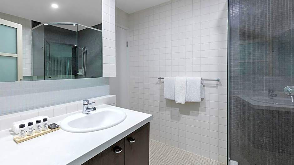 Oaks Adelaide Embassy Suites