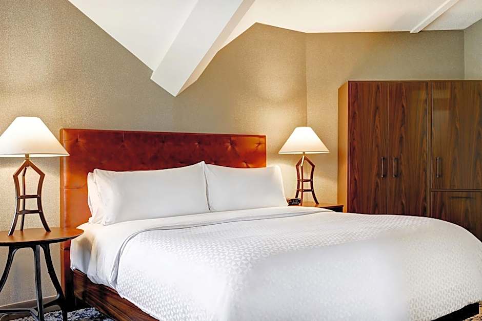 Four Points By Sheraton St. Catharines Niagara Suites