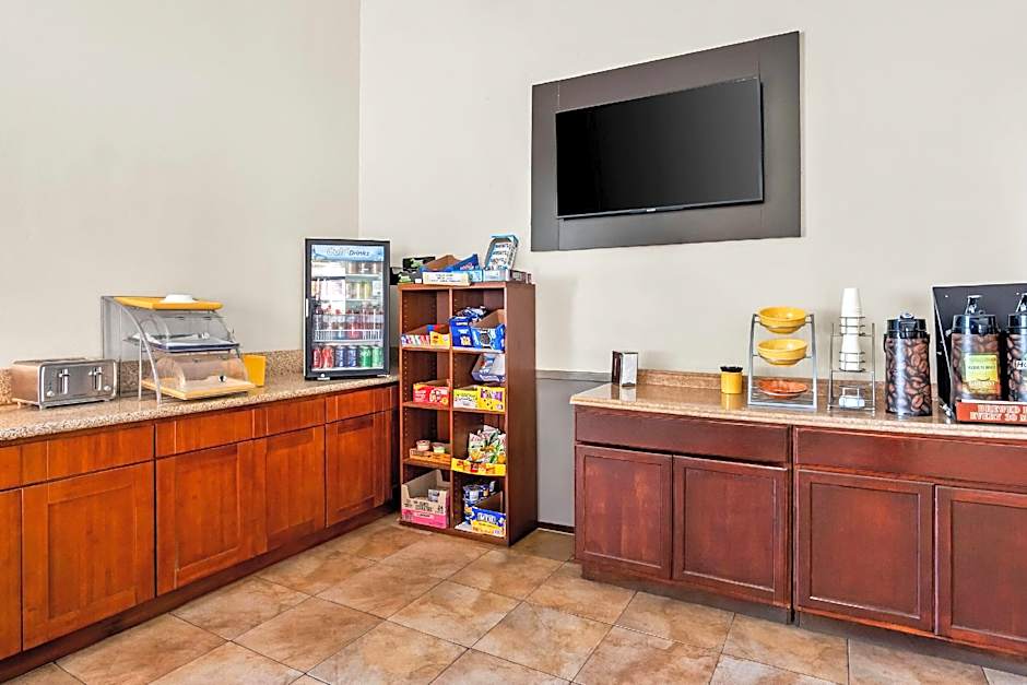 Days Inn by Wyndham Fontana / Rialto