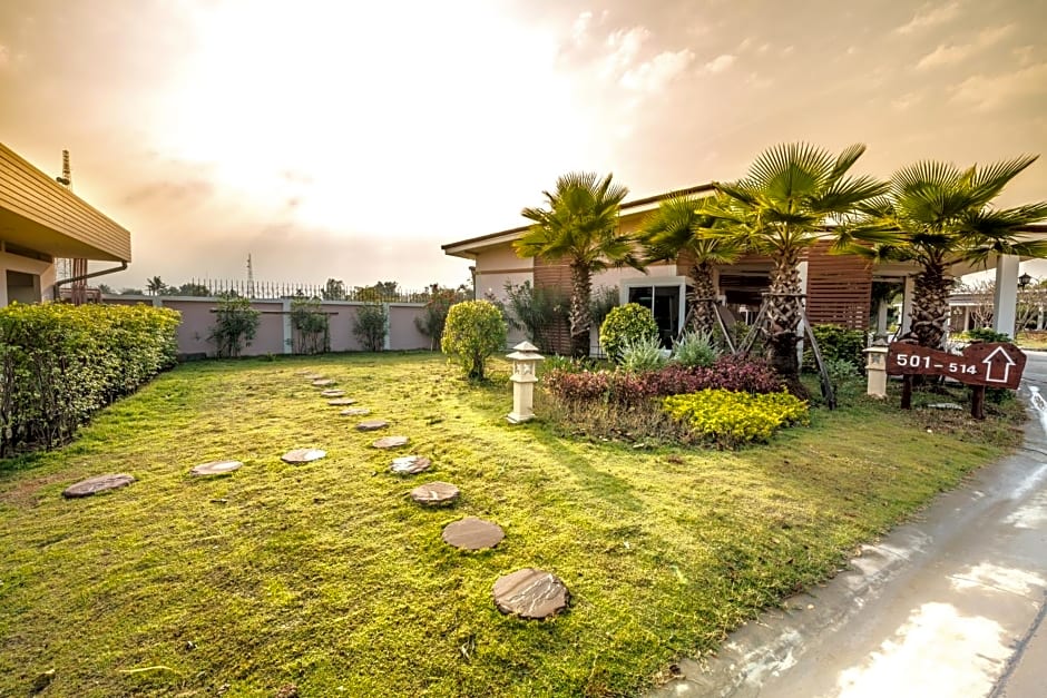 Martina Hotel Surin