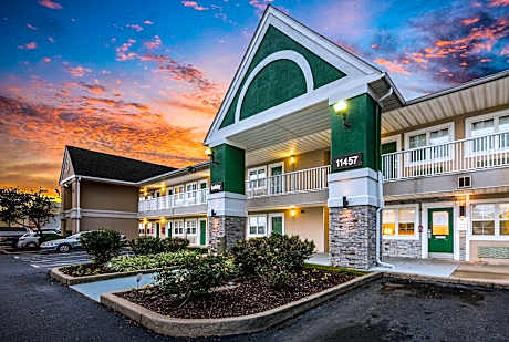 HomeTowne Studios Cincinnati - Sharonville