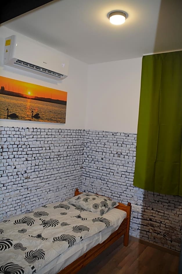 Kid Família Panzió Balatonszárszó