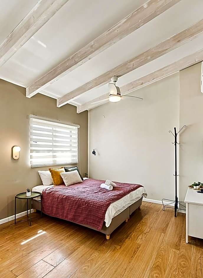 Tslil Suite