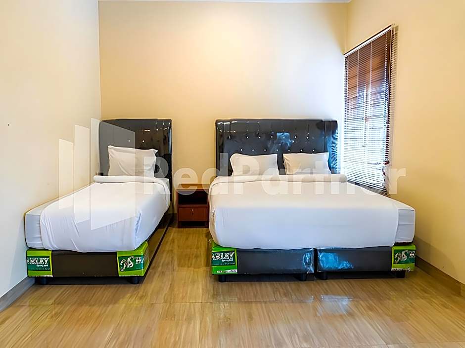 Adam Malik Guesthouse near Regale ICC Medan Mitra RedDoorz