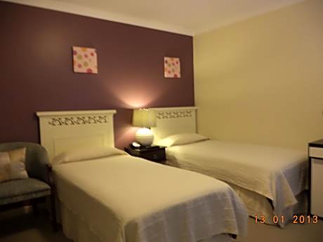 Twin Room with Private Bathroom