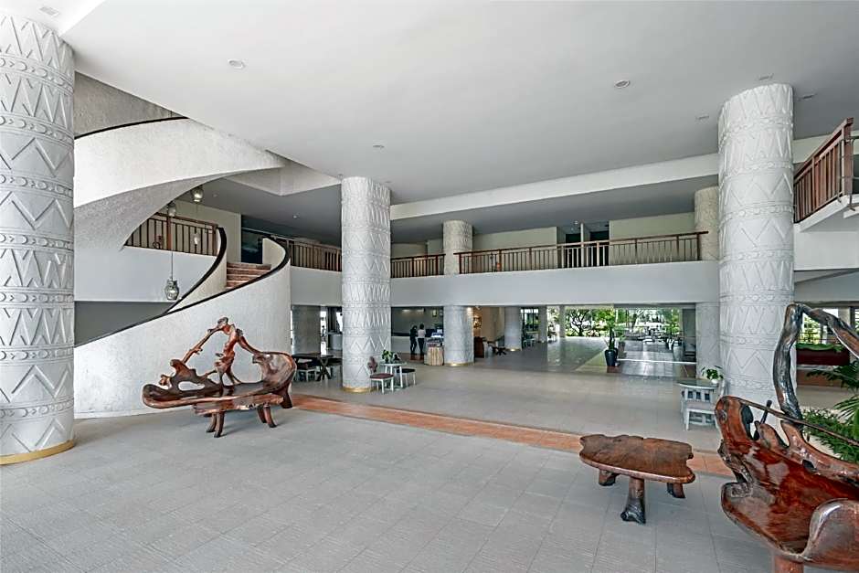 Tropicana Hotel (SHA Extra Plus)