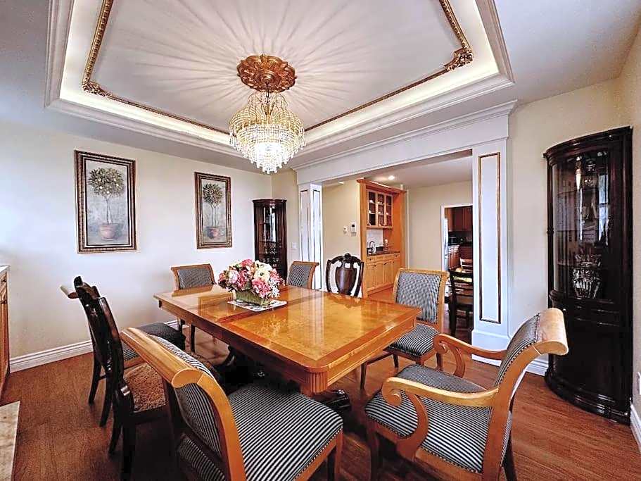 Super Cosy 8Bed & 6Bath in Vancouver heart near to airport and DownTown