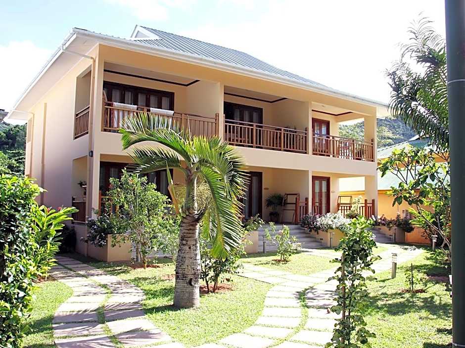 Pirogue Lodge