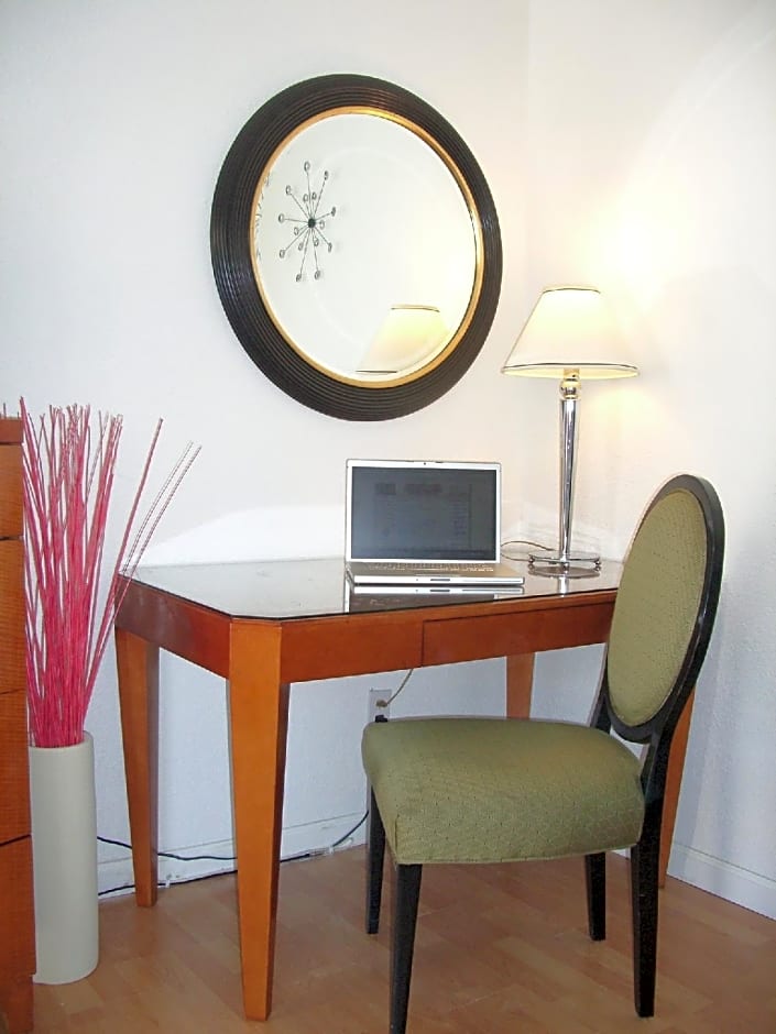 Alpine Inn & Suites