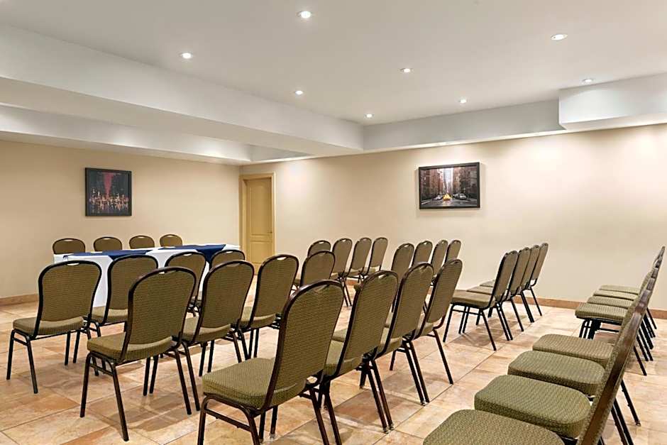 Days Inn by Wyndham Montreal East