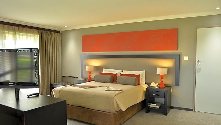 Cresta Riley's Hotel