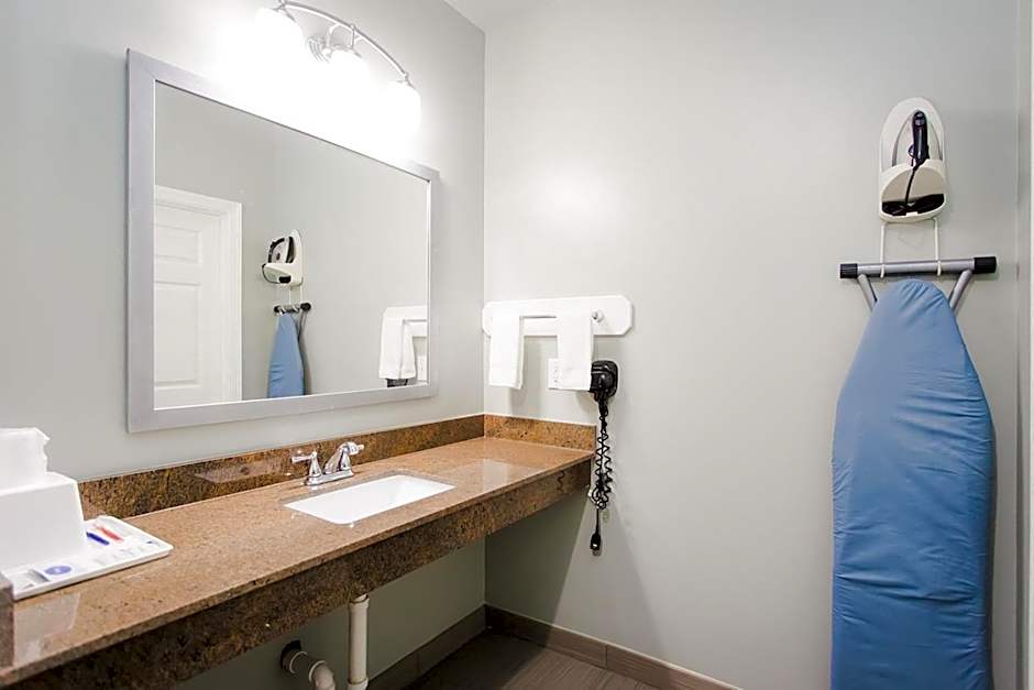 Econo Lodge Inn & Suites Channelview - Houston East