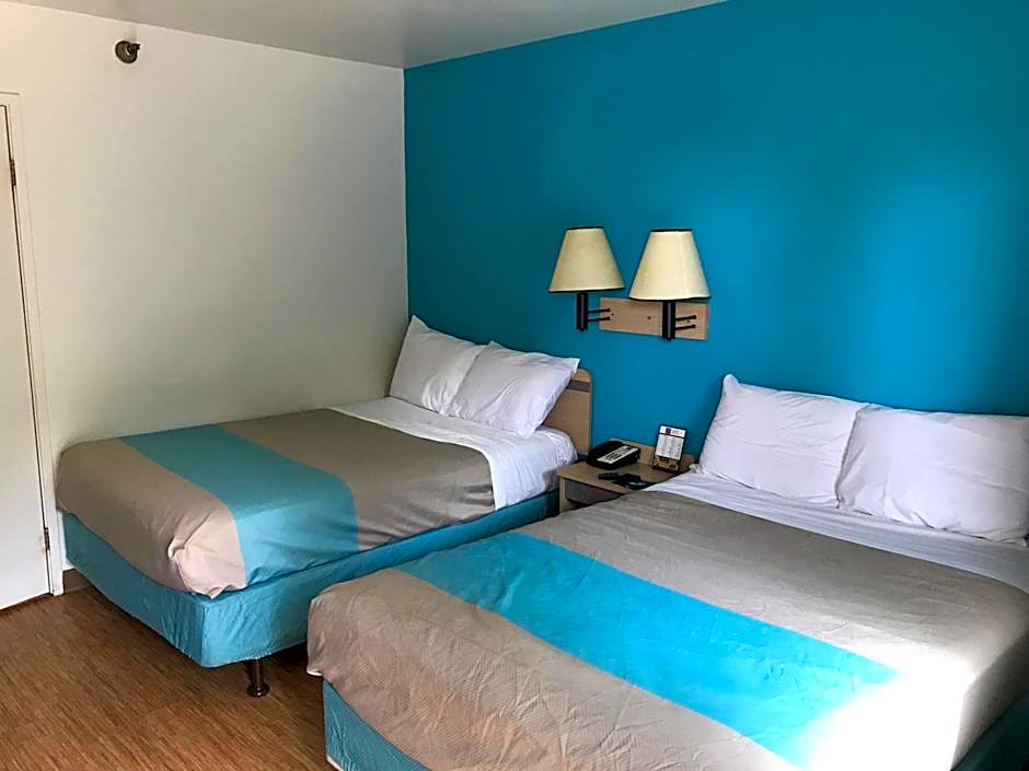 Motel 6-Des Moines, IA - North