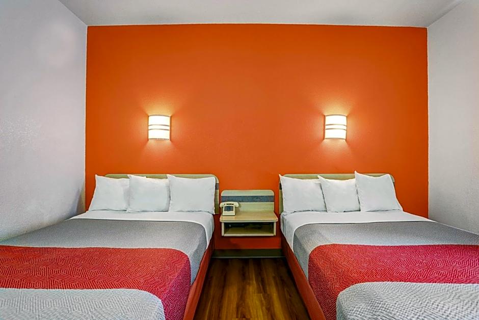 Howard Johnson by Wyndham Lemoore