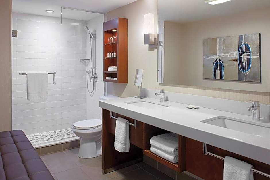 Delta Hotels by Marriott Kingston Waterfront