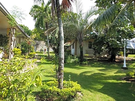 Lapu-Lapu Cottages & Restaurant