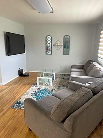 Charming 2-Bedroom House for a Peaceful Getaway