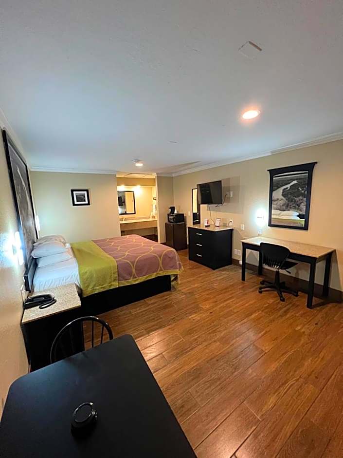 Super 8 by Wyndham McAllen/Downtown