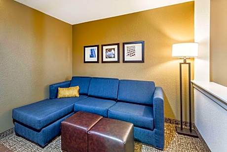 King Suite with Accessible Tub - Accessible/Non-Smoking