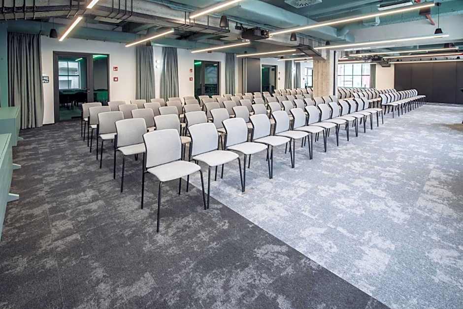 MONTOWNIA Lofts & Experience