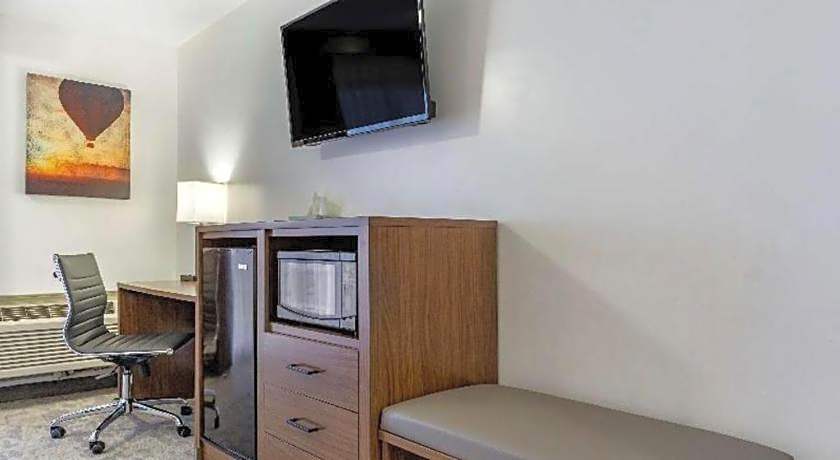 Best Western Plus Lake Front Hotel