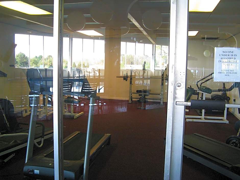 Howard Johnson by Wyndham Benton Harbor