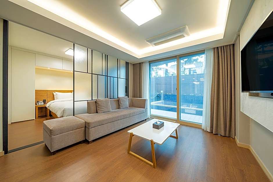 Chungchoho Best Hotel