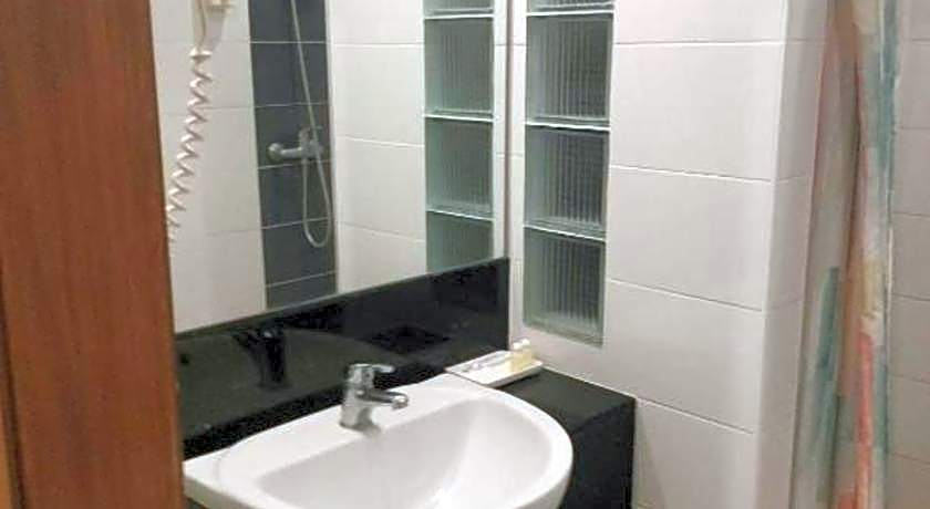 Phuket Ecozy Hotel
