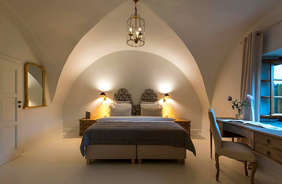 Zamek Sarny - Schloss Scharfeneck