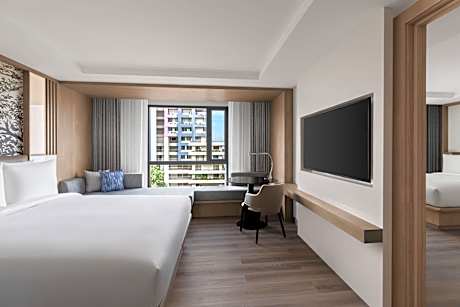 Superior King Room with Sofa Bed and City View