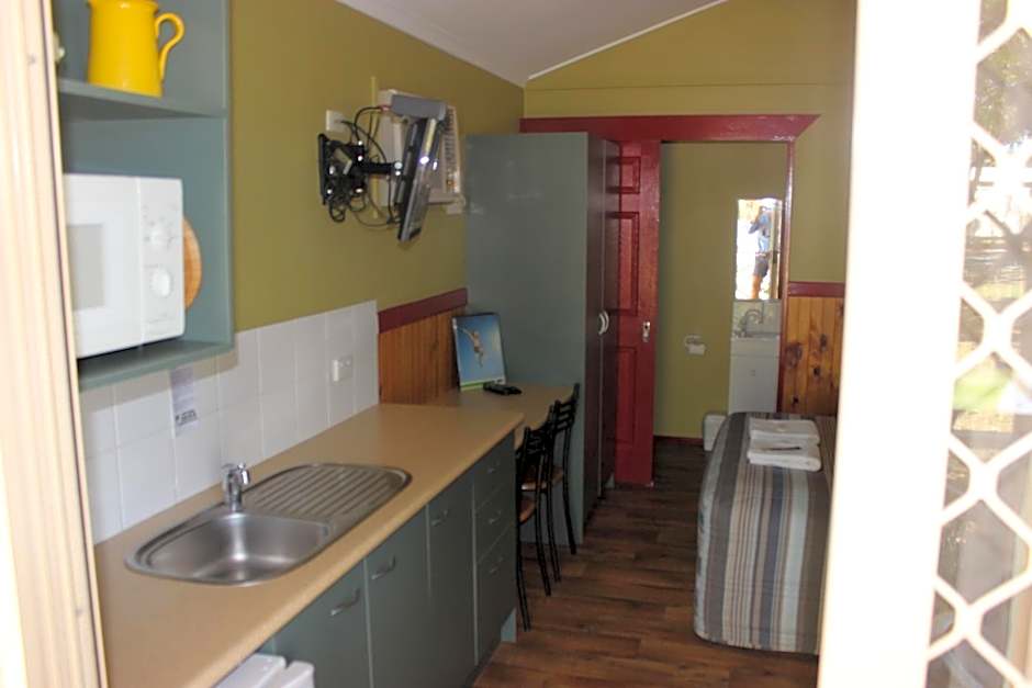 Aussie Outback Oasis Holiday Park