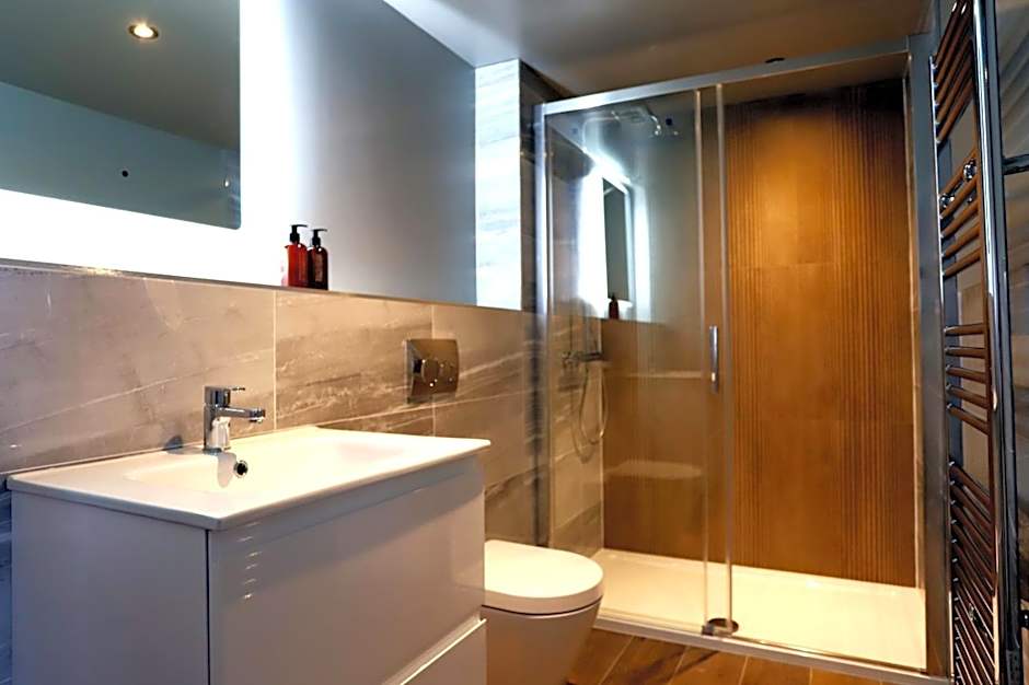 DeiRa Hotel & Apartments