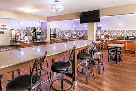 Super 8 by Wyndham Iowa City/Coralville