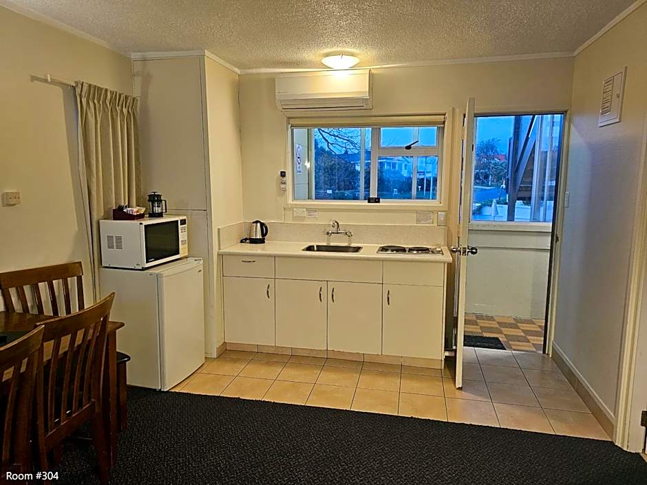 Tui Oaks Motel