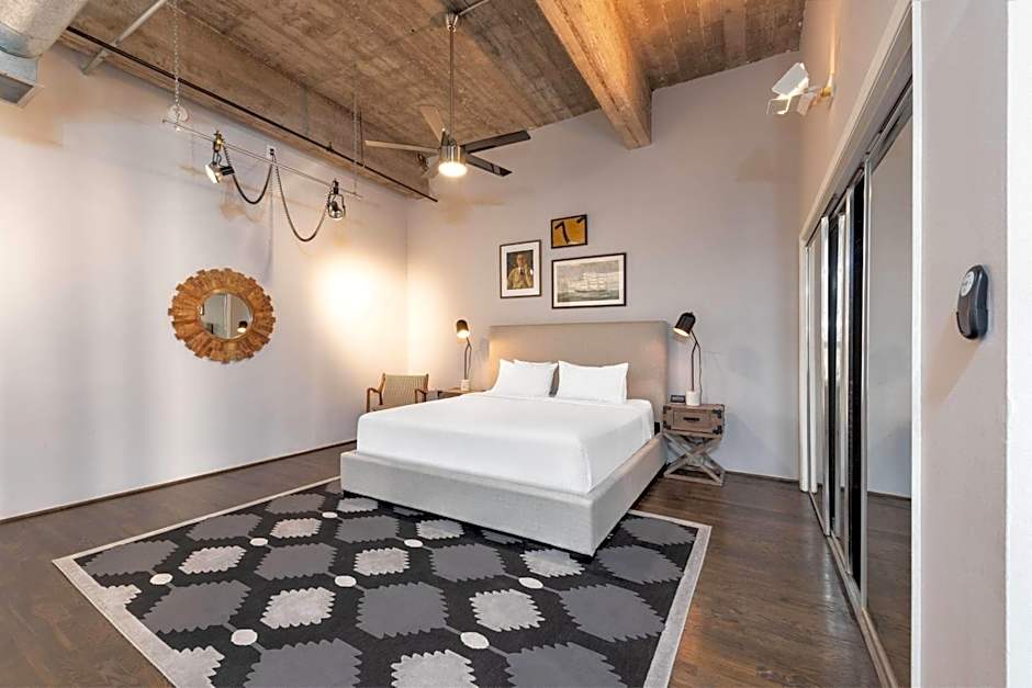 Reside Houston Downtown, a Wyndham Residence