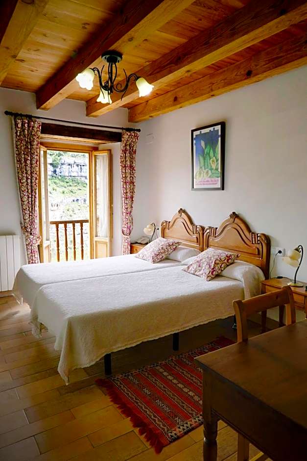 Photo 1 of 2 of 2 Beds