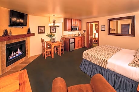 Two-Bedroom King Suite