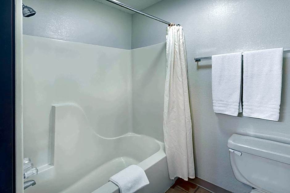 Super 8 by Wyndham Kinder/Coushatta near Casino